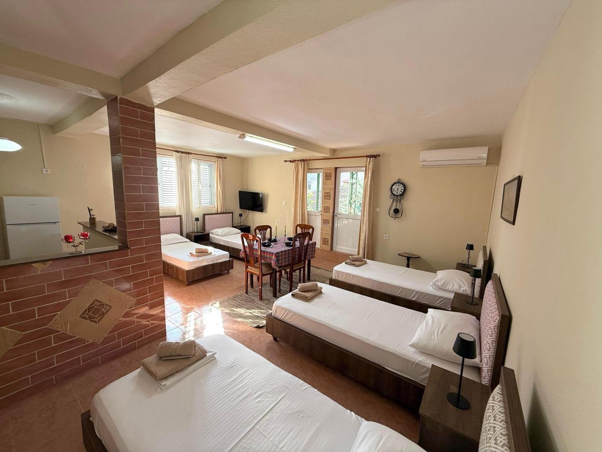 Shkodra Guest House & Trips Extérieur photo
